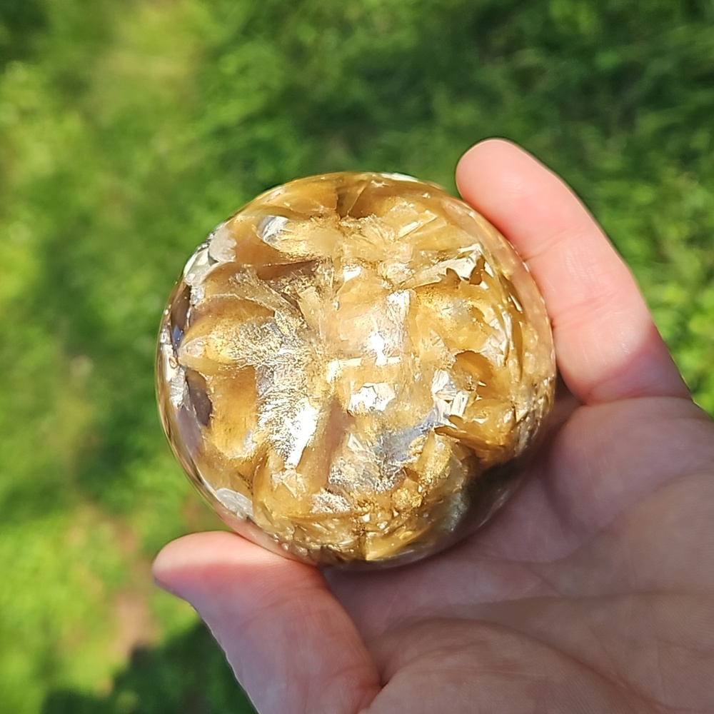 Golden mica sphere